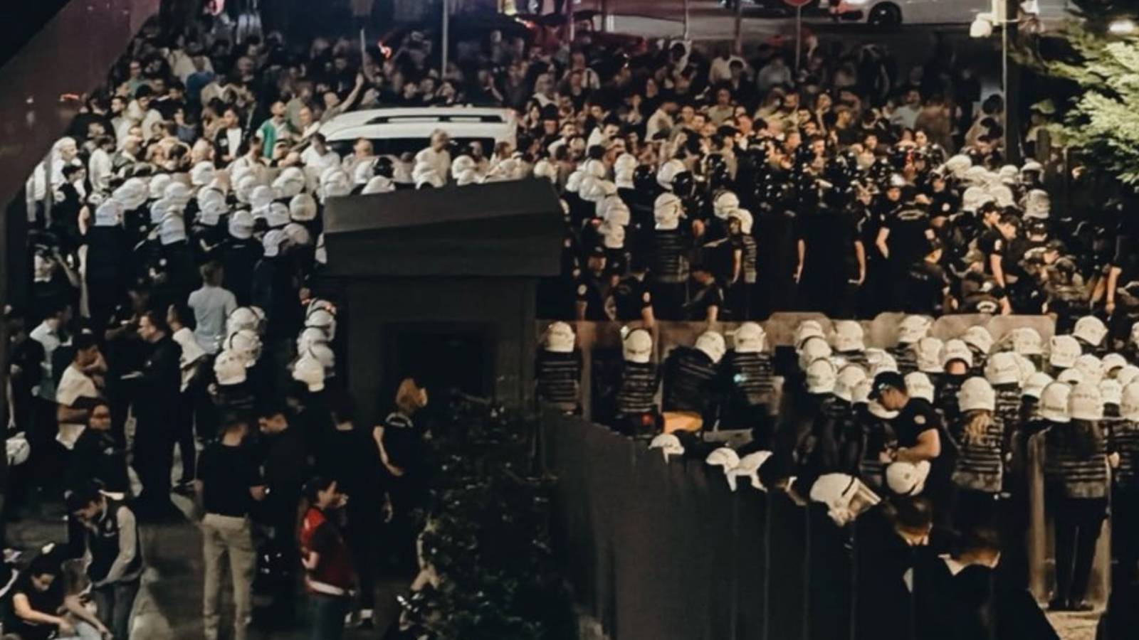 chp istanbul il baskanliginda kriz devam ederken bant daraltilmasini meclise tasidi iktidar sansur araci olarak kullaniyor zATXxBJf