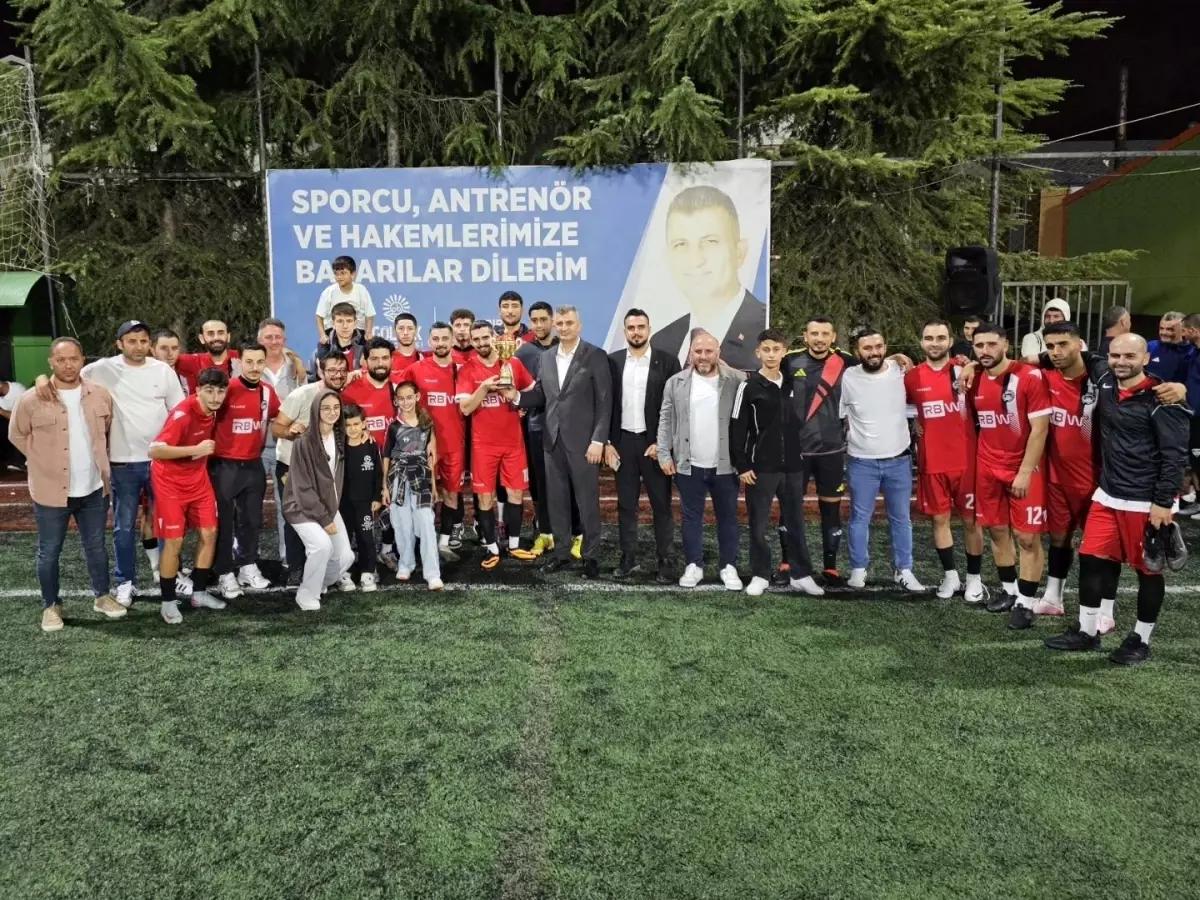 Gölcük’te İhsaniyespor Şampiyon Oldu golcukte ihsaniyespor sampiyon oldu mIrfAcQP