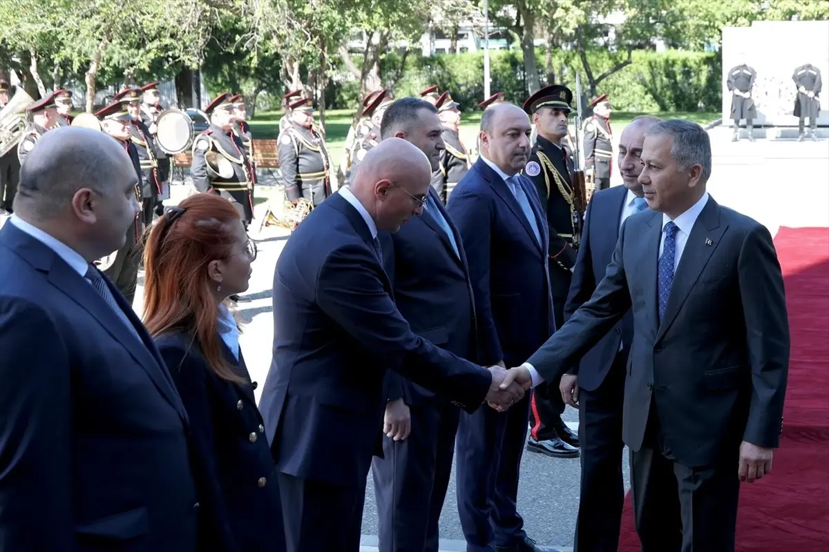 icisleri bakani yerlikayanin gurcistan temaslarina iliskin bakanliktan aciklama qmRR26JA