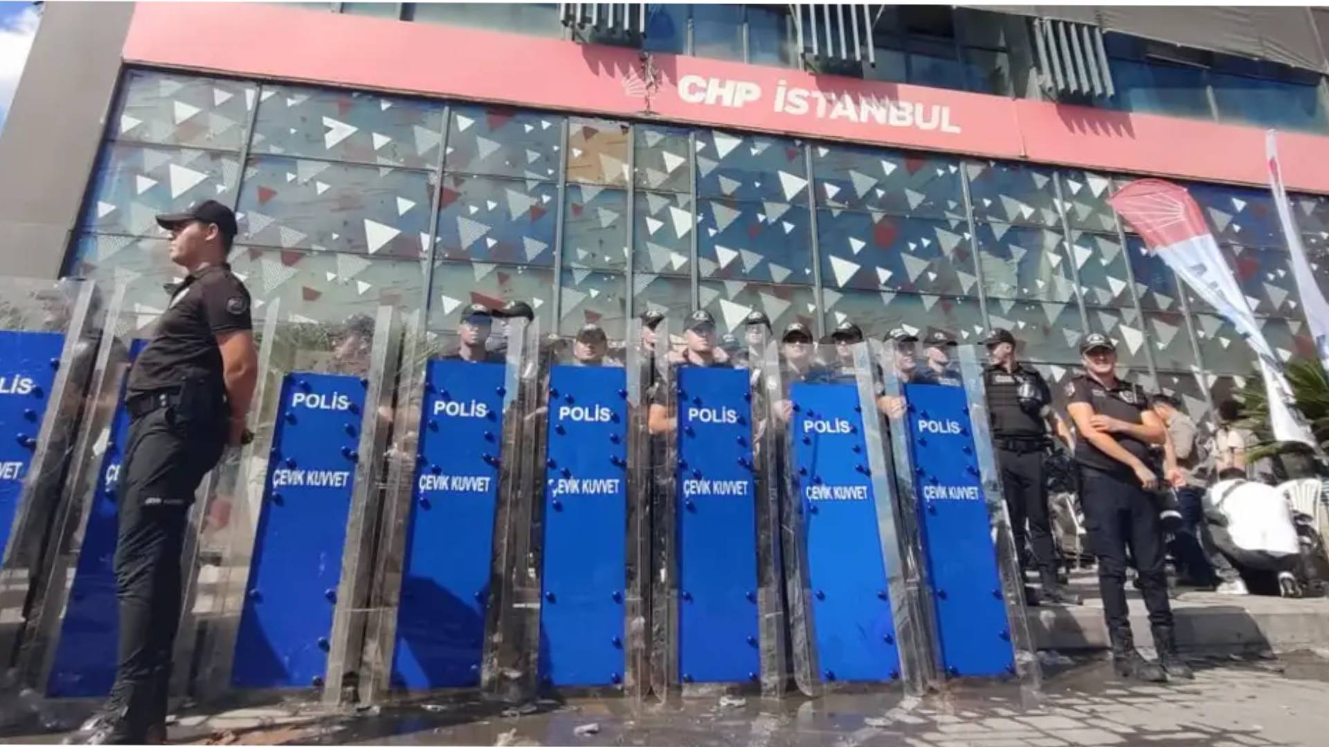 Suat Özçağdaş: Değil Vali, İçişleri Bakanı ve Cumhurbaşkanı’nın da bir siyasi partinin mekanını kabul etmemesi söz konusu değil