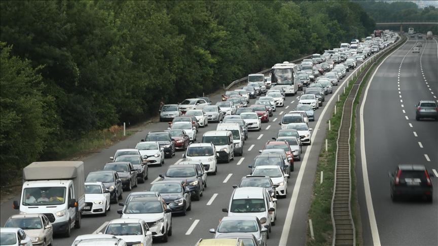 trafige eylulde 200 bine yakin aracin kaydi yapildi kPgZHLuj.jpg