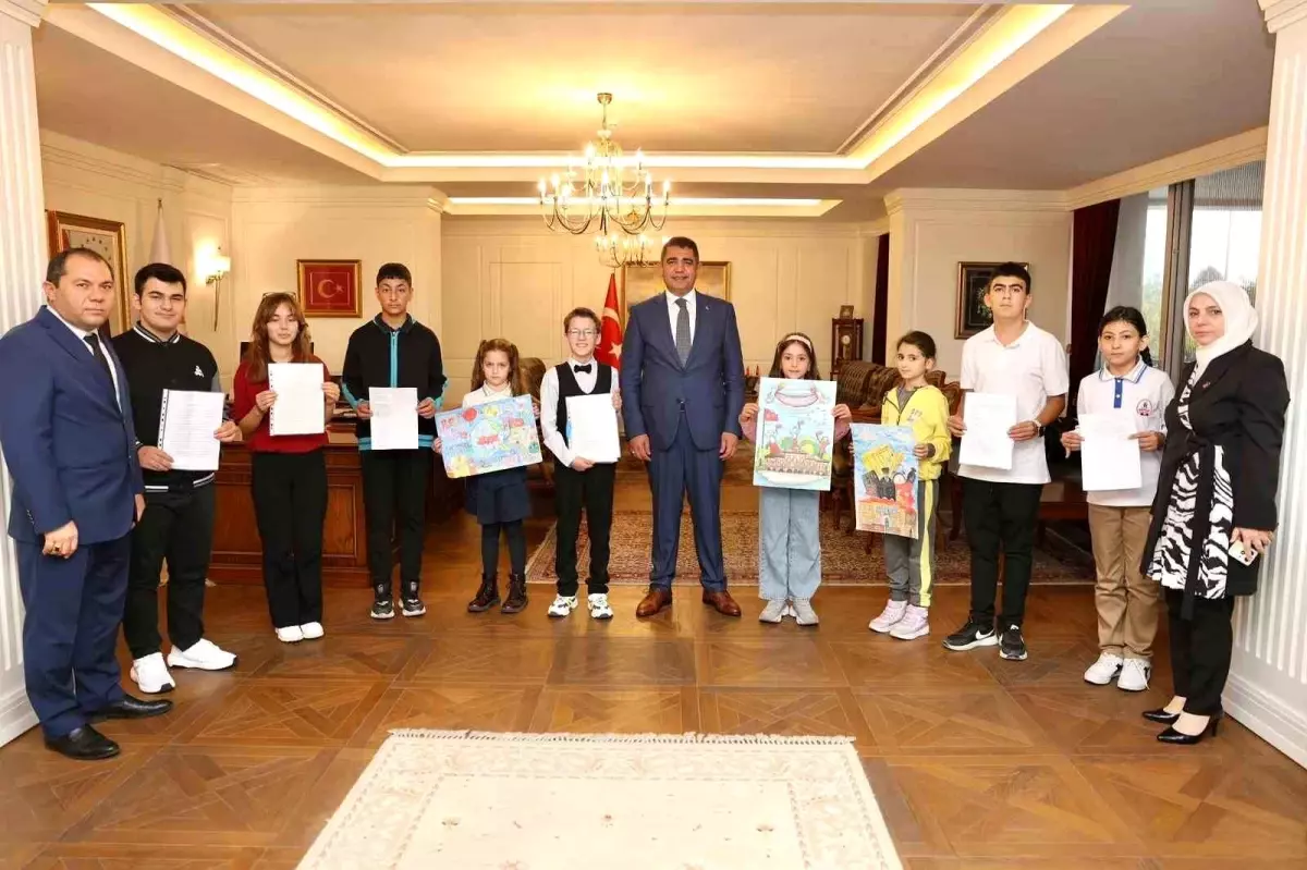 vali selcuk aslan cumhuriyet bayrami yarismalarinda dereceye giren ogrencileri agirladi FuqHEKti.jpg