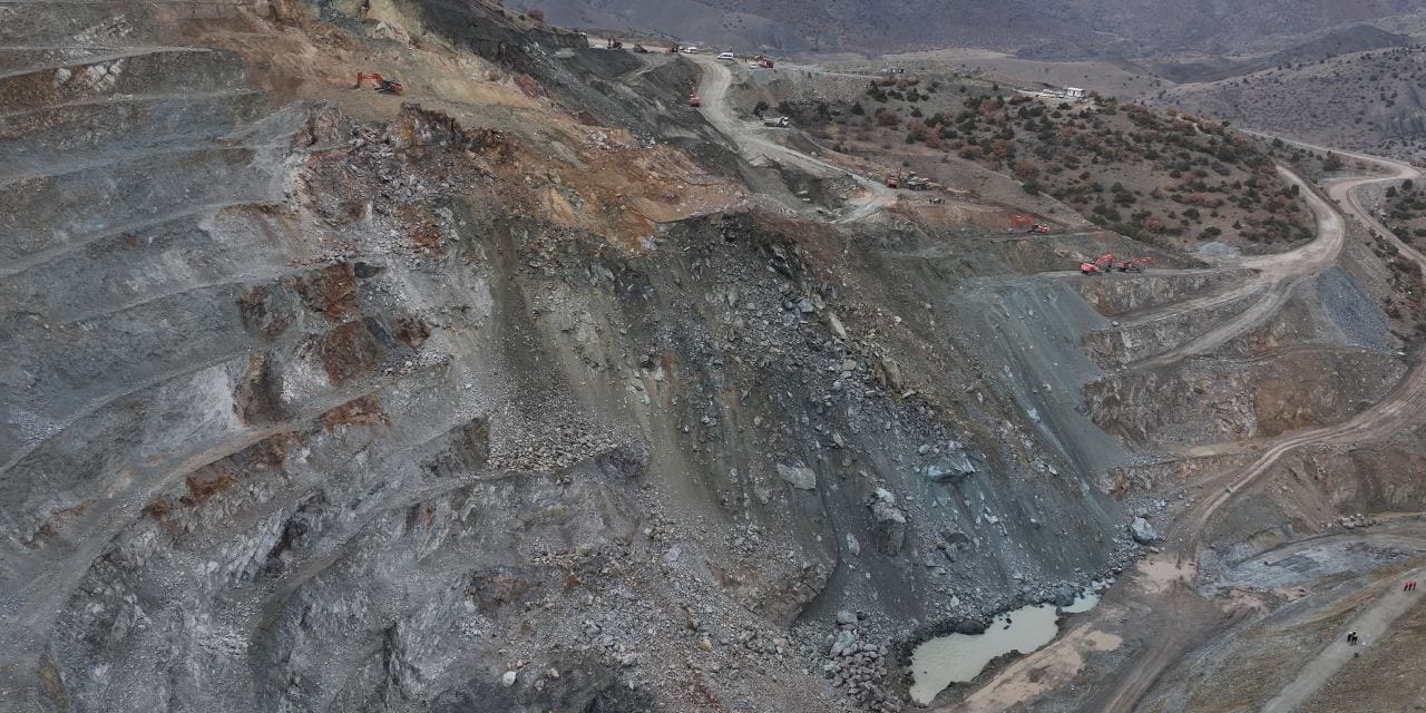 66 yaşındaki işçi günlerdir göçük altında: Valilikten açıklama