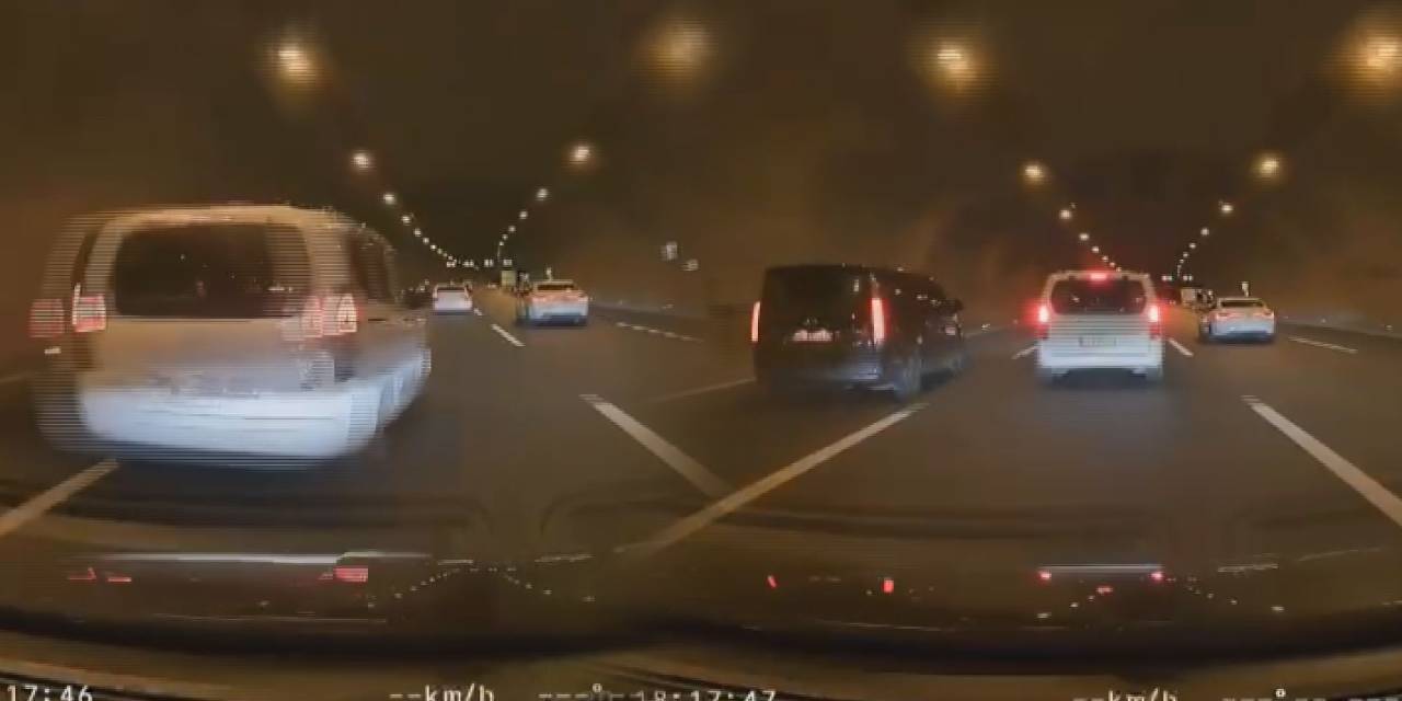 Adeta ölüme davetiye çıkardı! Makas atarak ilerleyen trafik magandası serbest bırakıldı adeta olume davetiye cikardi makas atarak ilerleyen trafik magandasi serbest birakildi YurSl5AV.jpg