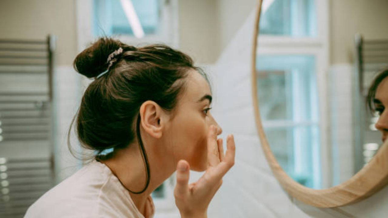 Ciltte nem bombası yaratan mucize çözüm: Kış aylarında cilt kuruluğunu önleyen 6 doğal çözüm