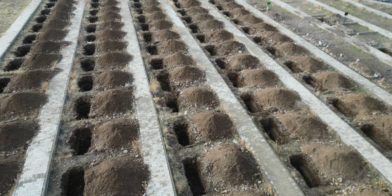 Erzurum’da apar topar kazılan 500 mezarın sebebi belli oldu!