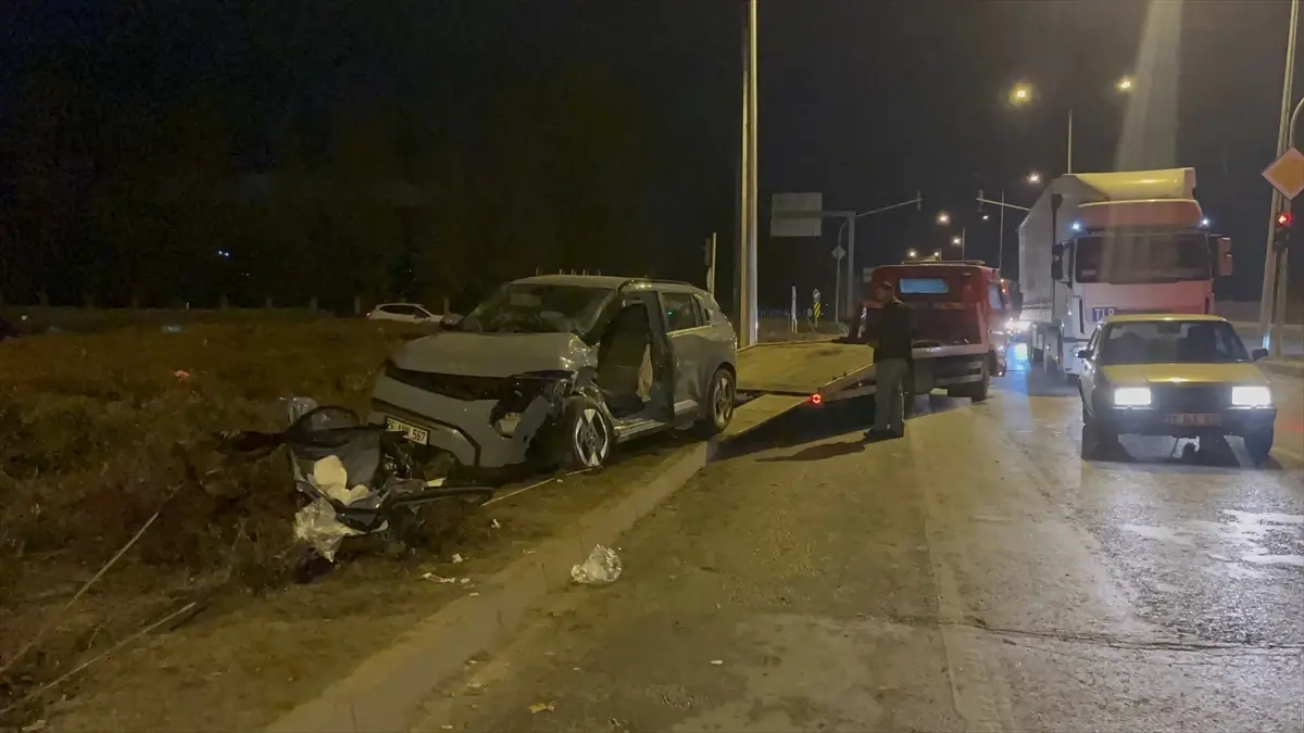 Eskişehir’de Kamyon Çarpması Sonucu 4 Kişi Yaralandı