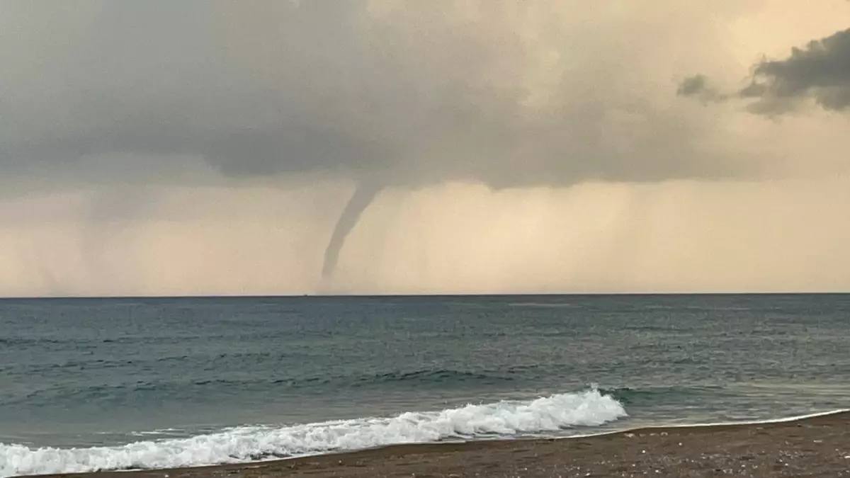 Hatay’da Denizde Hortum Oluştu