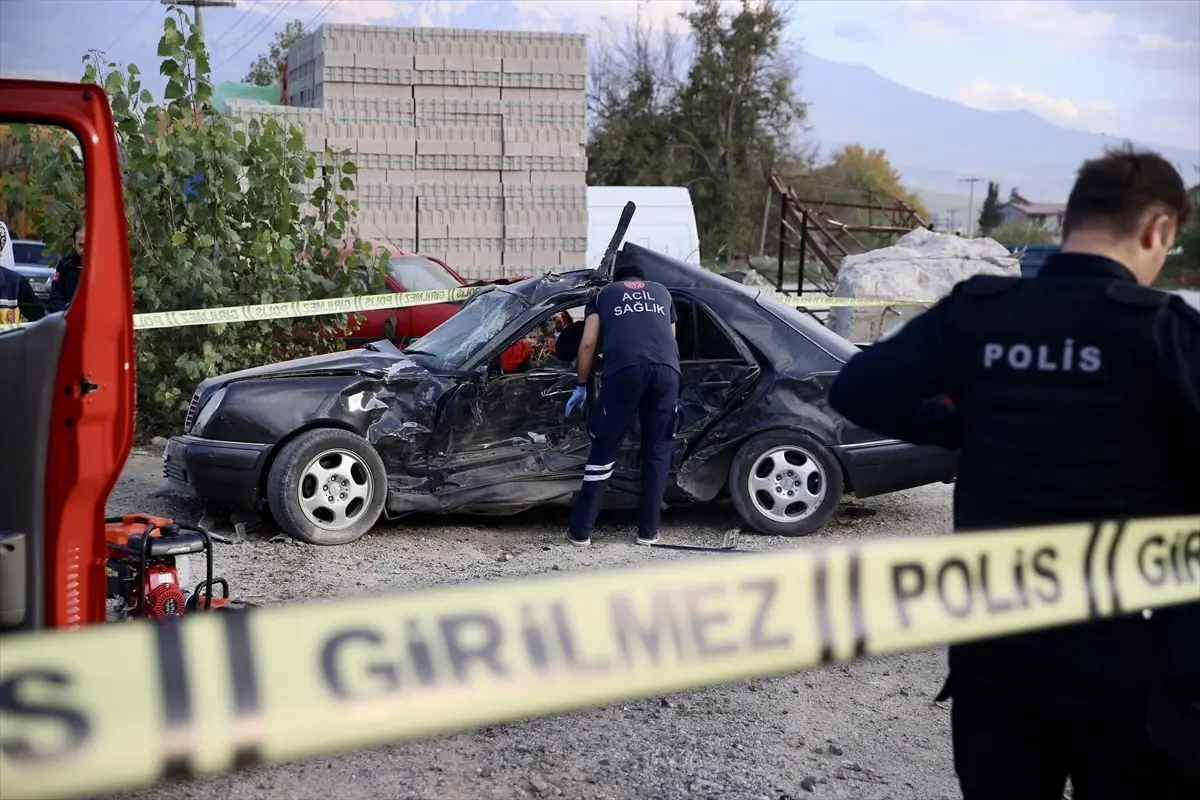 Seydikemer’de Trafik Kazası: Genç Sürücü Hayatını Kaybetti