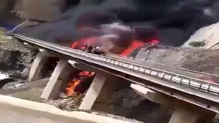 Umre yolunda feci kaza: 45 kişi hayatını kaybetti