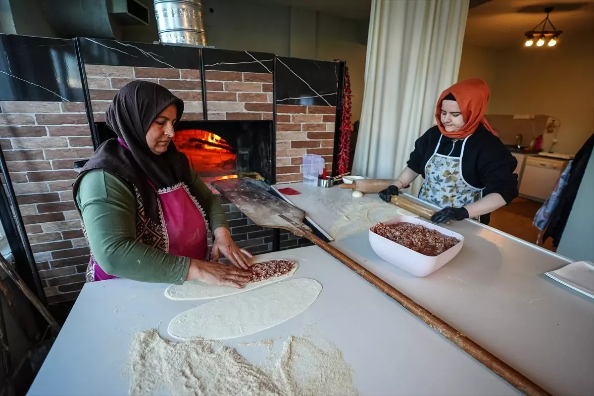 Anne-kız pide salonu açtı