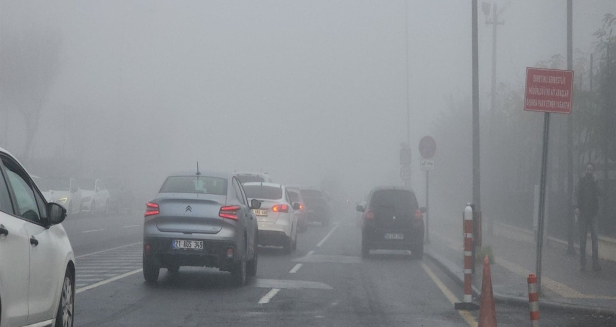 Diyabakır’da sis indi uçaklar kalkamadı