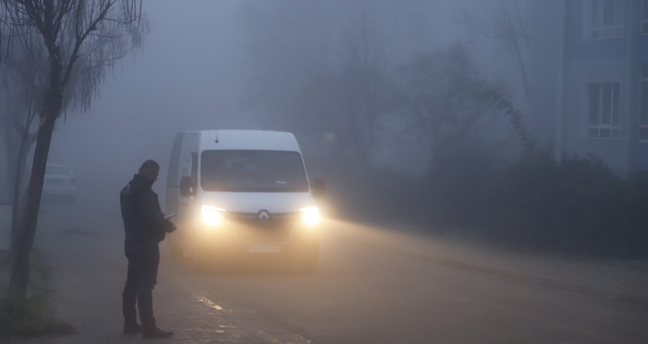 Öğle saatlerine kadar etkili olacak, kentte göz gözü görmüyor