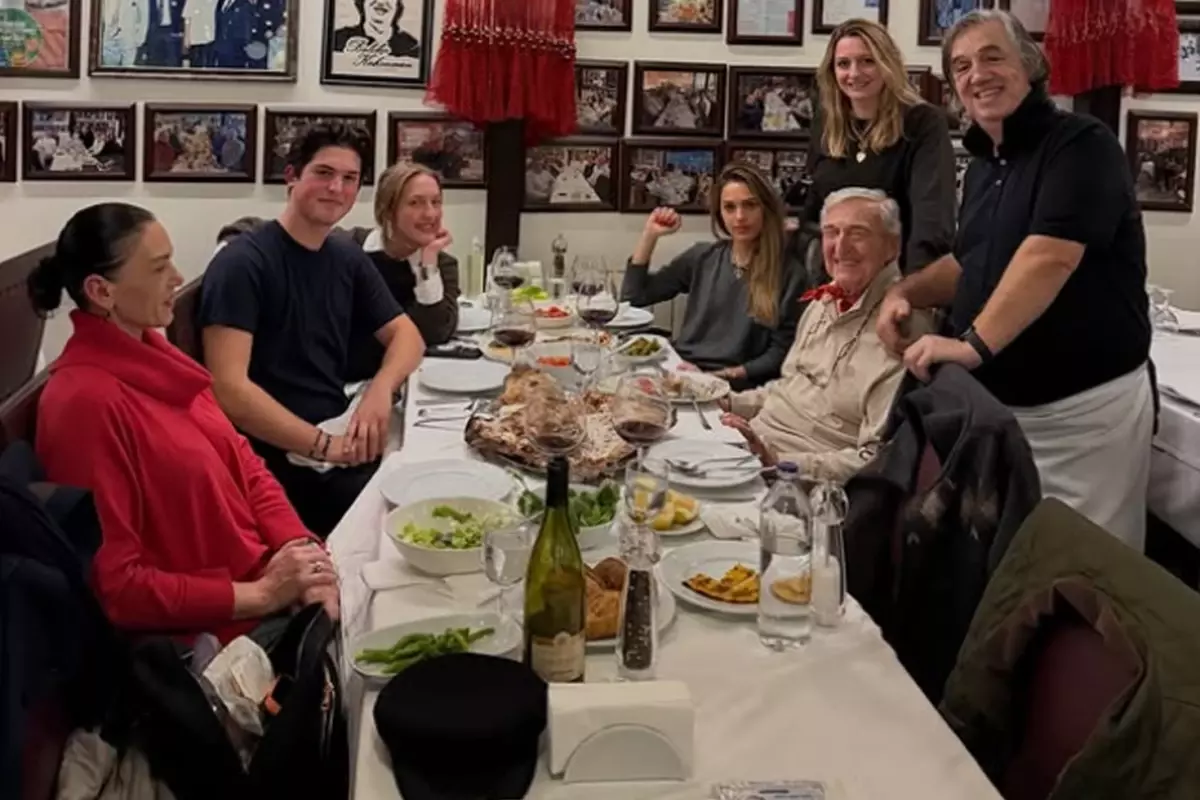 Rahmi Koç’un torunlarıyla gittiği balıkçının fiyatları dudak uççuklattı