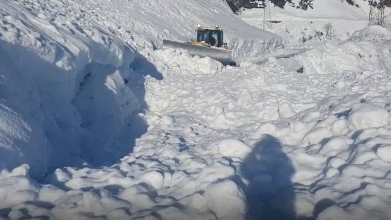 Halk TV ekibi mahsur kaldı