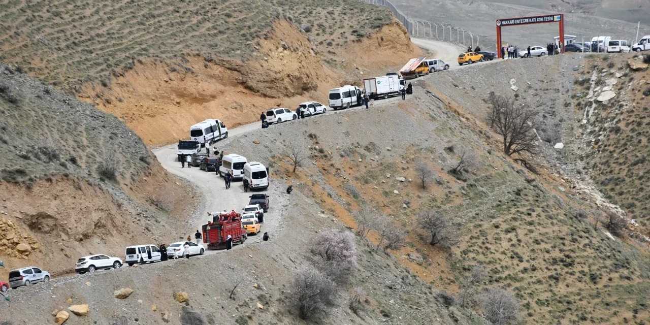 Hakkari-Van Kara Yolu 22 Gündür Kapalı: Bölge Halkı İsyan Ediyor