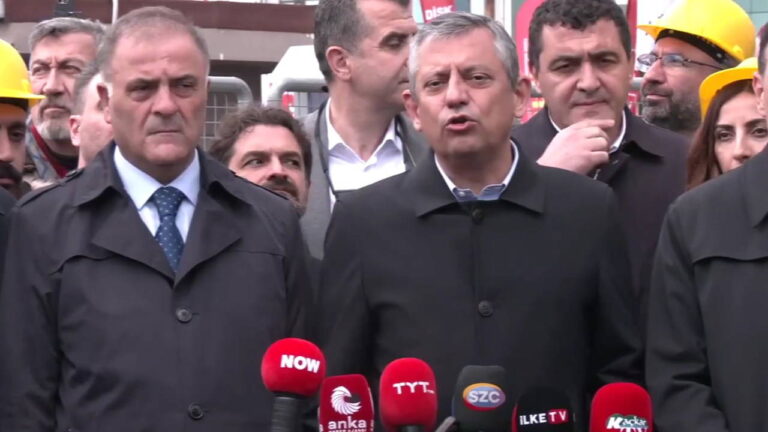 ozgur-ozel-1-mayista-kadikoyden-seslendi-emekcilerin-muhalefette-olduklari-son-1-mayis-olsun-RaMNPmVO