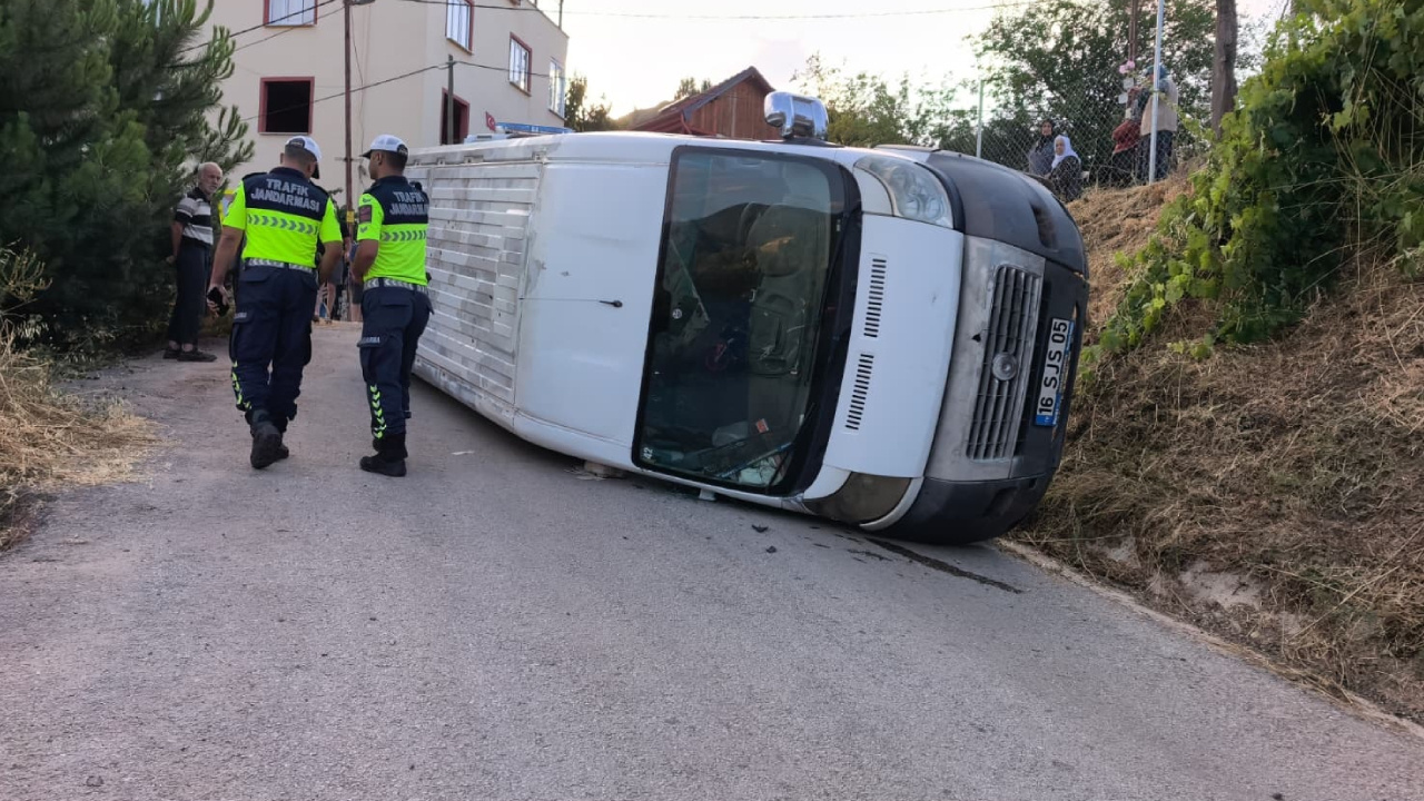 Tarim iscilerini tasiyan minibus devrildi 7 yarali CDwbr8jn